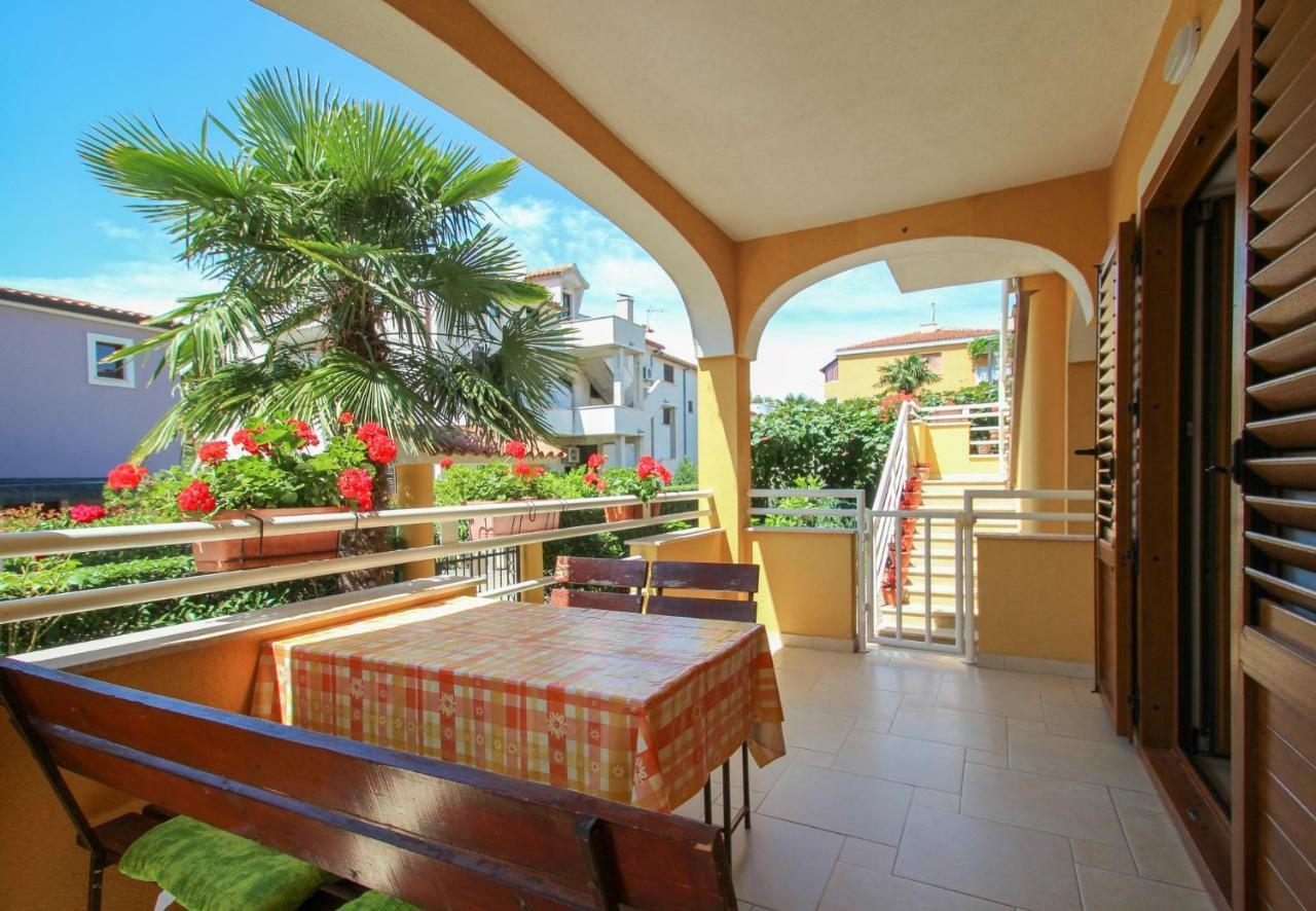 Appartamento Alenka Orange Novigrad Istria Esterno foto
